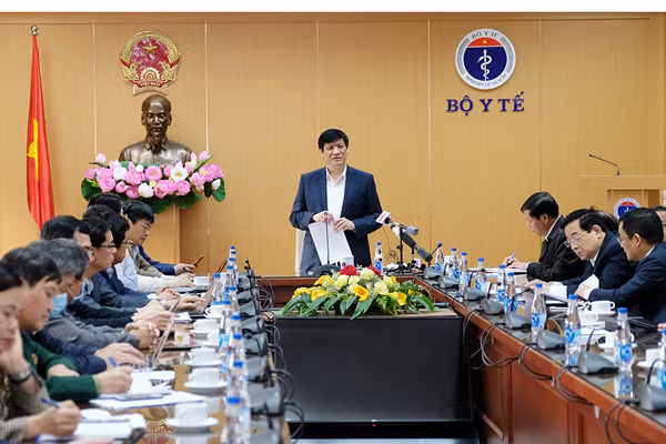 Bộ Y tế cảnh báo nguy cơ tái xuất hiện dịch COVID-19 qua biên giới Bo Y te canh bao nguy co tai xuat hien dich COVID-19 qua bien gioi
