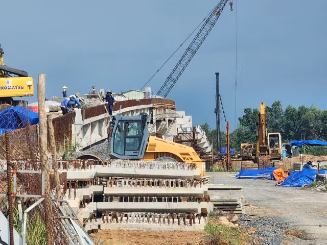 Cầu Vàm Cái Sứt sẽ hợp long phần chính sau nhiều lần trễ hẹn - Hình 6 Cau Vam Cai Sut se hop long phan chinh sau nhieu lan tre hen-Hinh-6