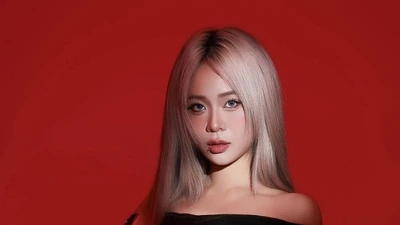Misthy diện áo khoét sâu, fan “đổ rạp” vì quá quyến rũ