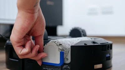 Robot lau nhà gây mùi tanh: Nguyên nhân bất ngờ