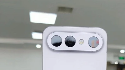 “Siêu điện thoại mini” 13 triệu khiến flagship chao đảo