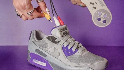 Giày Nike tích hợp máy SNES gây sốt cộng đồng