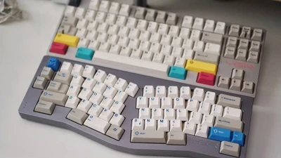 Vì sao bàn phím máy tính lại lệch hàng suốt 70 năm qua?