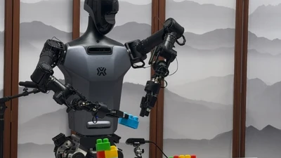 Robot Trung Quốc tự bắt tay vệ tinh, Skynet thành hiện thực?