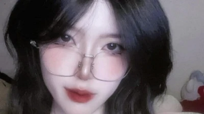 Fan girl Peyz “nhận vợ” hậu fanmeeting T1 gây sốt