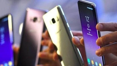 Mỗi giây Trung Quốc làm ra 60 smartphone, nhưng có gì bất ổn?