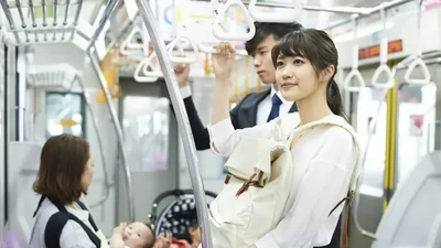 Đi Nhật mới hiểu văn hóa im lặng trên tàu