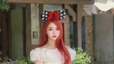 Nữ streamer Châu Mòe gây sốt khi chụp ảnh cùng Kaka