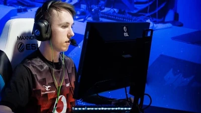 Giải mã thói quen game thủ dí sát mắt vào màn hình