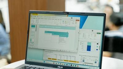 Laptop giúp Gen Z “cân” học, làm và giải trí cả ngày 