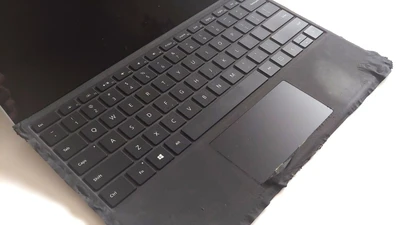 Microsoft loại bỏ bàn phím Alcantara sau 10 năm