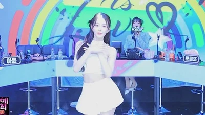 Giới trẻ Hàn Quốc ngại yêu vì hot girl livestream khoe thân