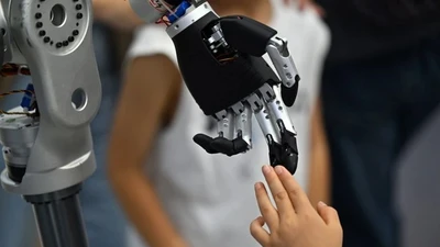 Trung Quốc cảnh báo “bong bóng” robot hình nhân