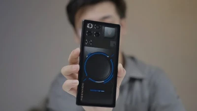 Dù tích hợp công nghệ phức tạp, máy vẫn giữ độ mỏng ấn tượng chỉ 8,9mm và có thể tháo rời toàn bộ hệ thống làm mát.