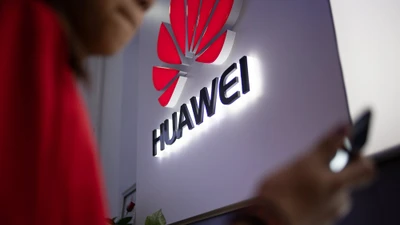Bị Huawei sa thải, kỹ sư từng được khen phải đi quét rác