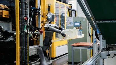 Trung Quốc gây sốc với nhà máy robot AI 24/7