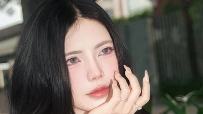 Mai Dora diện váy ngắn khoe chân dài, fan “đổ gục”