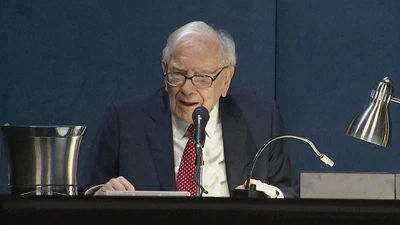 Warren Buffett cảnh báo AI nguy hiểm như vũ khí hạt nhân