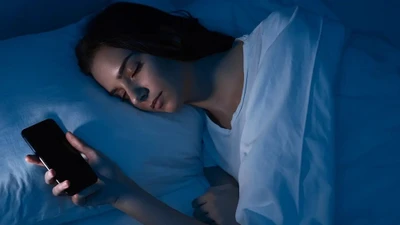 Đặt điện thoại cạnh giường, thói quen nhỏ hại sức khỏe lớn
