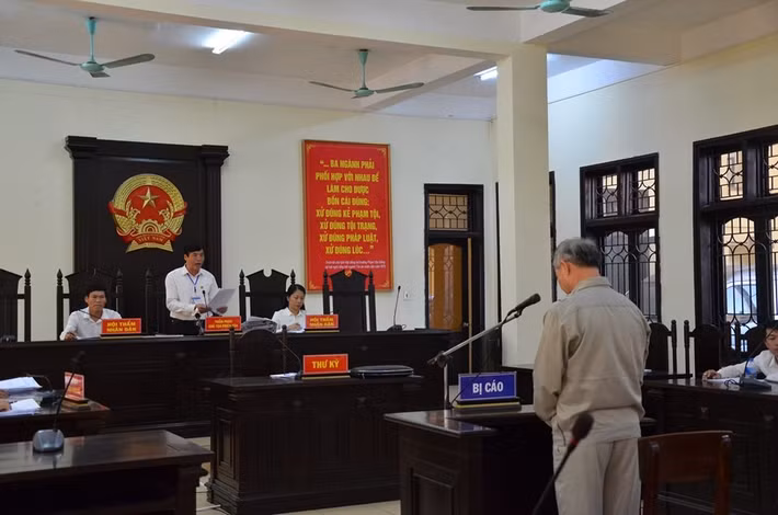 Địa điểm tại trụ sở Tòa án nhân dân tỉnh Phú Thọ. Phiên tòa sẽ được xét xử công khai. Chủ tọa phiên tòa là ông Trần Văn Tuân.