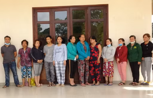  “Bóng hồng” Tây Ninh cầm đầu đường dây cá độ, cho vay nặng lãi: Ngày 18/3, Phòng cảnh sát hình sự tỉnh Tây Ninh phối hợp với các đơn vị chức năng công an huyện Dương Minh Châu, công an Thị xã Hòa Thành bắt quả tang cùng lúc nhiều tụ điểm đánh bạc, mời 21 người có liên quan về trụ sở làm việc. Tang vật thu giữ là hơn 500 triệu đồng, 20 điện thoại di động, 6 xe mô tô, 1 xe ô tô cùng nhiều đồ vật liên quan khác.