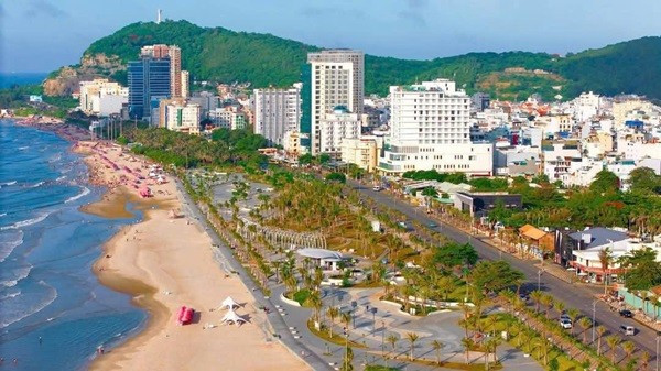 Dự án chỉnh trang trục đường Thùy Vân hoàn thành, toàn bộ mặt biển Bãi Sau sạch đẹp. Nguồn: IT vt-1.jpg