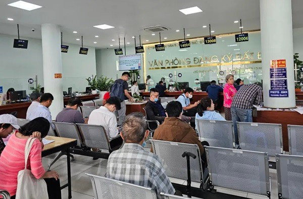 TP HCM đề xuất cách thu lệ phí sổ hồng theo 3 khu vực. Ảnh minh họa so-hong-2.jpg