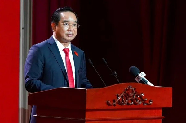 Chủ tịch UBND TPHCM Nguyễn Văn Được trình bày dự thảo Nghị quyết tp-hcm-1.jpg