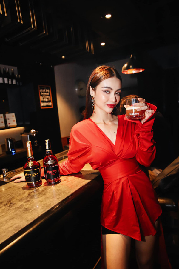 Mỹ nhân '1000 năm có 1' Mlee có gu thời trang cá tính, sexy siêu đỉnh - Hình 8 My nhan '1000 nam co 1' Mlee co gu thoi trang ca tinh, sexy sieu dinh-Hinh-8