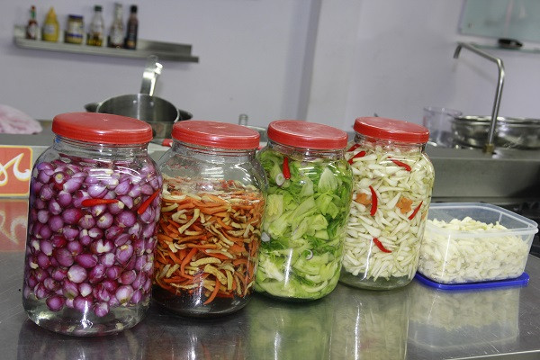 Ăn đồ muối chua không đúng cách cực gây hại sức khỏe - Hình 4 An do muoi chua khong dung cach cuc gay hai suc khoe-Hinh-4