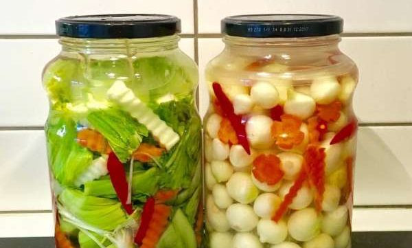 Ăn đồ muối chua không đúng cách cực gây hại sức khỏe - Hình 2 An do muoi chua khong dung cach cuc gay hai suc khoe-Hinh-2