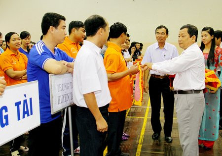 Giám đốc Sở Y tế Vĩnh Long thừa nhận "có bất thường" Hồ sơ mời thầu Gói VTYT 2020-2021? Giam doc So Y te Vinh Long thua nhan