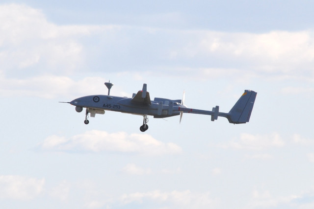 "Gương mặt" UAV Heron 1 Việt Nam có thể đã mua từ Israel - Hình 8 Hệ thống cảm biến trên Heron được kết nối với trạm mặt đất trong thời gian thực bằng liên lạc trực tiếp hoặc thông qua vệ tinh. Thiết bị điện tử trên Heron có thể thay đổi theo yêu cầu của khách hàng. Ảnh: Ainonline.