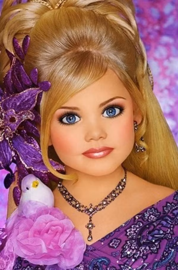 Nhan sac Eden Wood tuoi vi thanh nien khac biet so thoi hoa hau nhi-Hinh-2