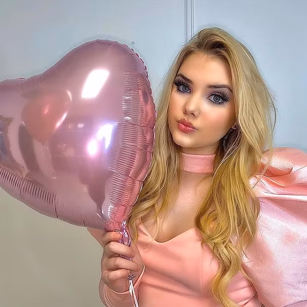 Nhan sac Eden Wood tuoi vi thanh nien khac biet so thoi hoa hau nhi-Hinh-8