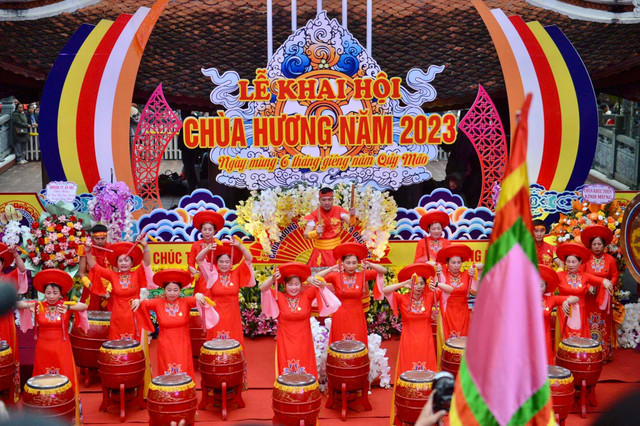 Hang nghin nguoi khai hoi chua Huong-Hinh-3