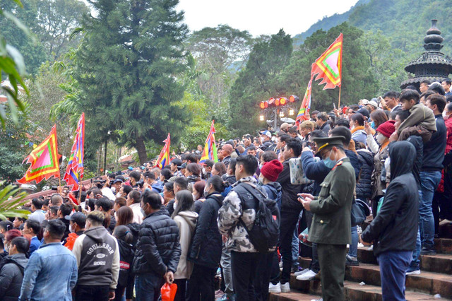 Hang nghin nguoi khai hoi chua Huong-Hinh-7