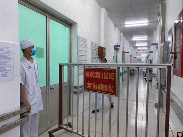 Them 4 ca Covid-19 moi, co ca cham nguoi benh tai BV Bach Mai, nang tong so len 222