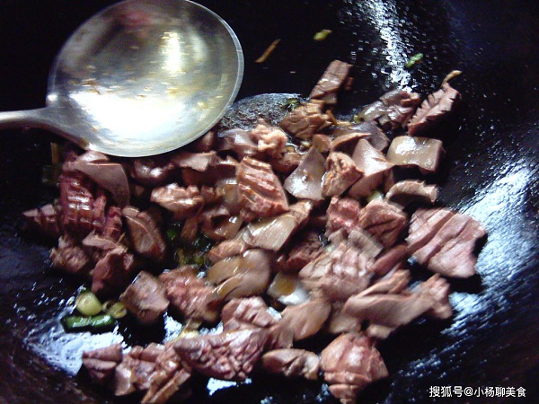 Mẹo xử lý món cật heo xào ớt bồi bổ cho quý ông - Hình 10 Meo xu ly mon cat heo xao ot boi bo cho quy ong-Hinh-10