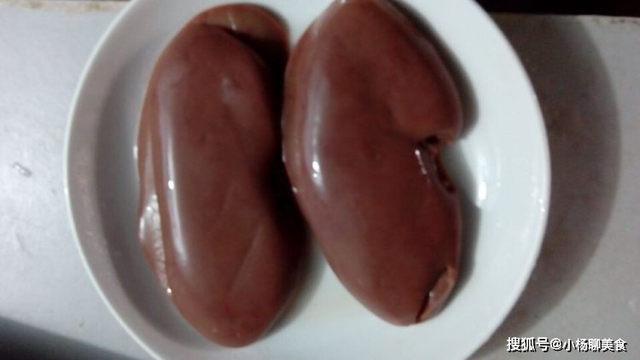 Mẹo xử lý món cật heo xào ớt bồi bổ cho quý ông - Hình 4 Meo xu ly mon cat heo xao ot boi bo cho quy ong-Hinh-4