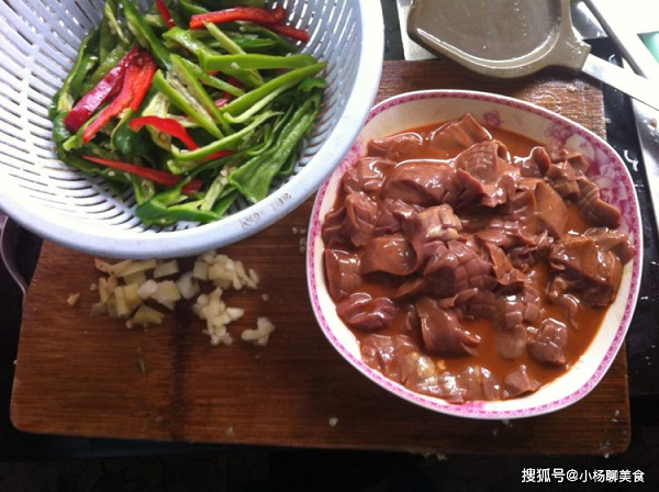 Mẹo xử lý món cật heo xào ớt bồi bổ cho quý ông - Hình 8 Meo xu ly mon cat heo xao ot boi bo cho quy ong-Hinh-8