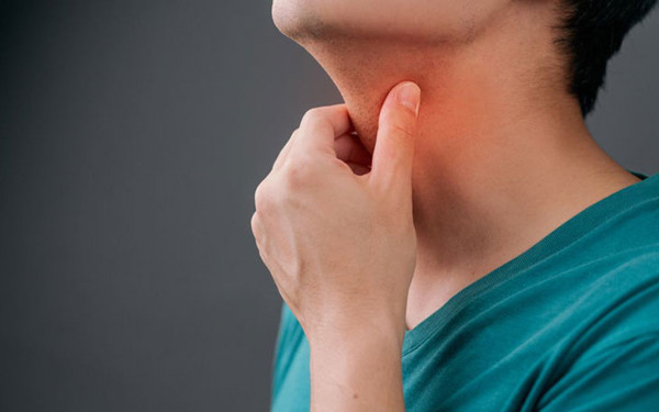 Bật điều hòa cả đêm, chàng trai bị biến dạng gương mặt - Hình 9 Bat dieu hoa ca dem, chang trai bi bien dang guong mat-Hinh-9