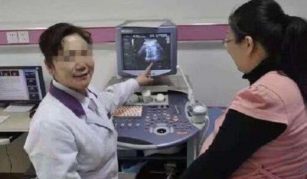 Bác sĩ nói 1 câu khiến mẹ chồng trừng mắt nhìn con dâu Bac si noi 1 cau khien me chong trung mat nhin con dau