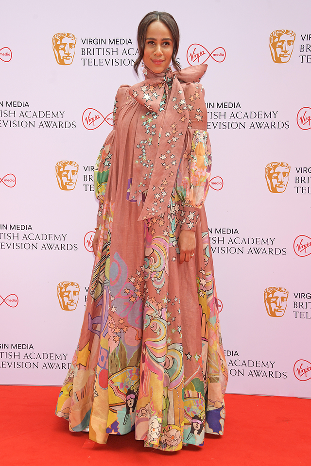 Những “thảm họa” thời trang tại BAFTA TV Awards - Hình 5 Nhung “tham hoa” thoi trang tai BAFTA TV Awards-Hinh-5