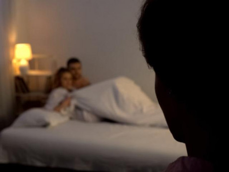 Tôi nghi vợ ngoại tình vì bị từ chối 'chuyện ấy' Toi nghi vo ngoai tinh vi bi tu choi 'chuyen ay'