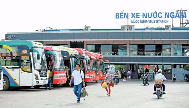 Giá vé máy bay gần những ngày nghỉ lễ 30/4, 1/5 năm nay tăng cao - Hình 2 Gia ve may bay gan nhung ngay nghi le 30/4, 1/5 nam nay tang cao-Hinh-2