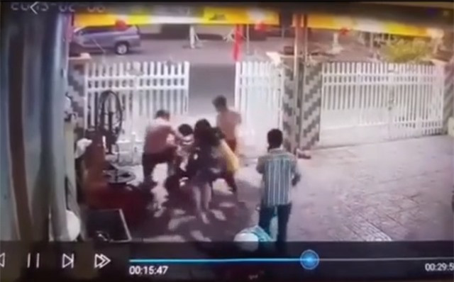 Đọc gì hôm nay 12/2: Cha dượng xâm hại con gái riêng của vợ Doc gi hom nay 12/2: Cha duong xam hai con gai rieng cua vo