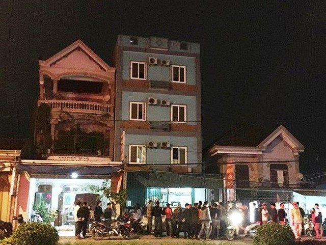 Thời sự nóng ngày 13/2: Nam thanh niên treo cổ trong nhà nghỉ - Hình 2 Thoi su nong ngay 13/2: Nam thanh nien treo co trong nha nghi-Hinh-2