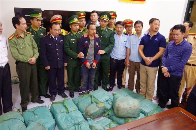 Thời sự nóng 18/2: Bắt vợ dụ tình địch đến nhà nghỉ để đánh - Hình 4 Thoi su nong 18/2: Bat vo du tinh dich den nha nghi de danh-Hinh-4