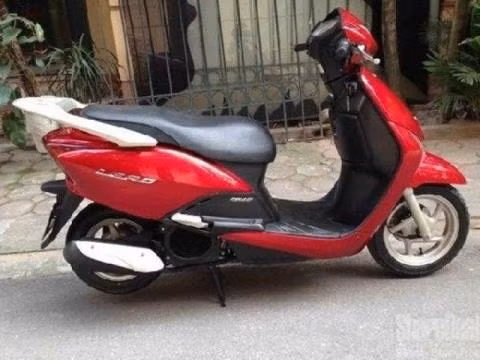 Thoi su nong 28/2: Giat tui xach cua vo canh sat co dong va cai ket-Hinh-3